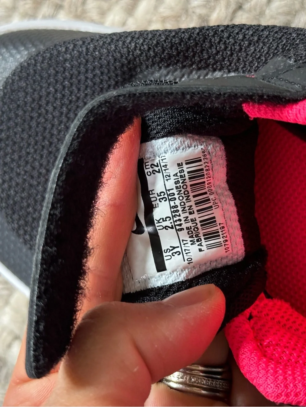 Nike kids Flex Experience RN7 943288-001 youth size 3